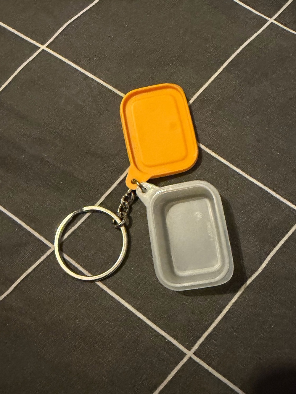 vintage tupperware keychain - Picture 2 of 3